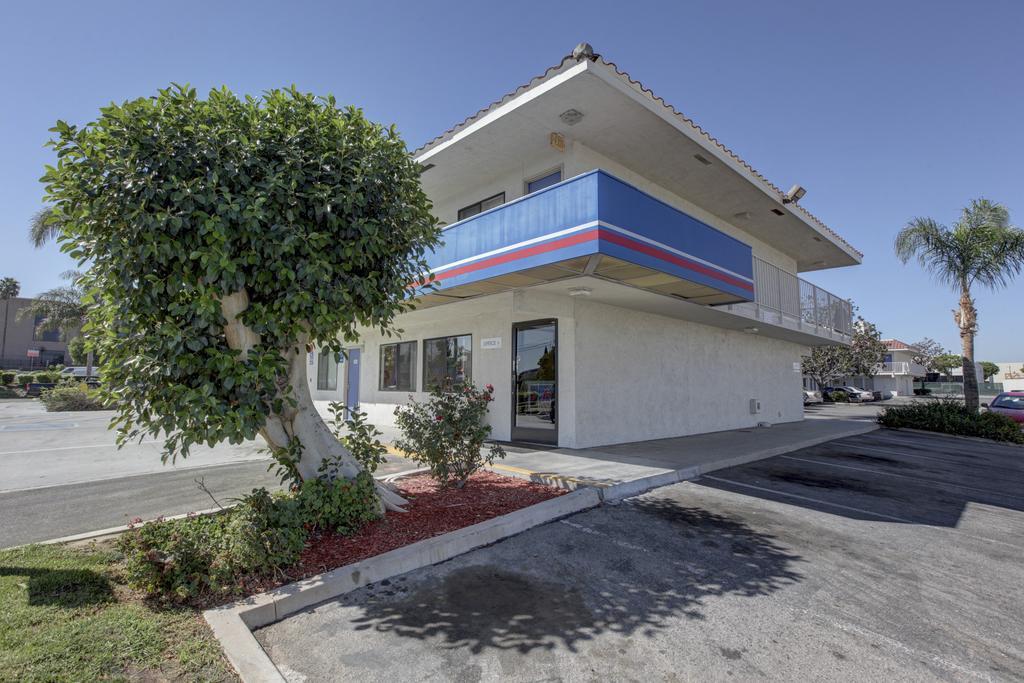 Hotel 6-corona, Ca
