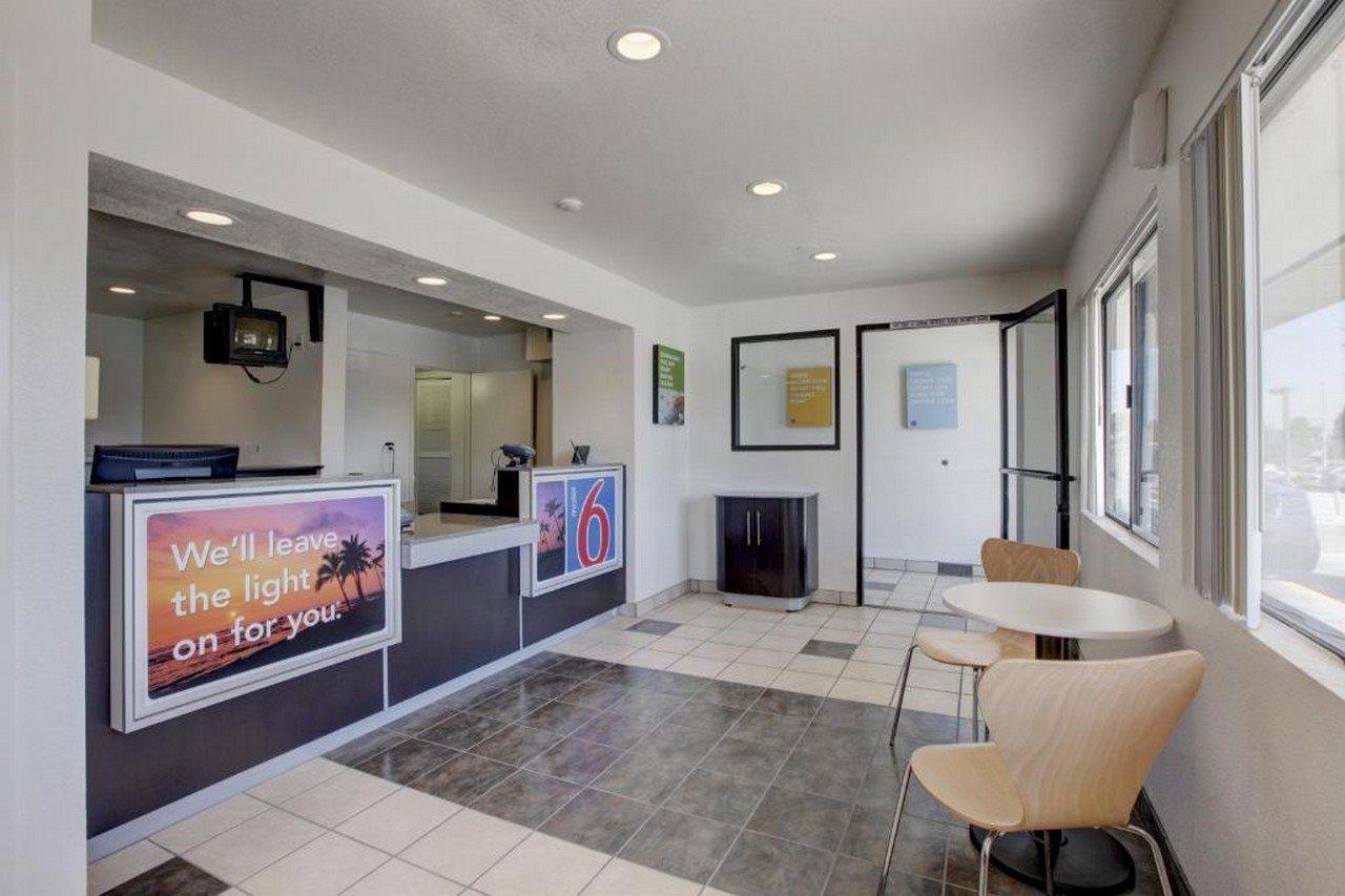 Hotel 6-corona, Ca