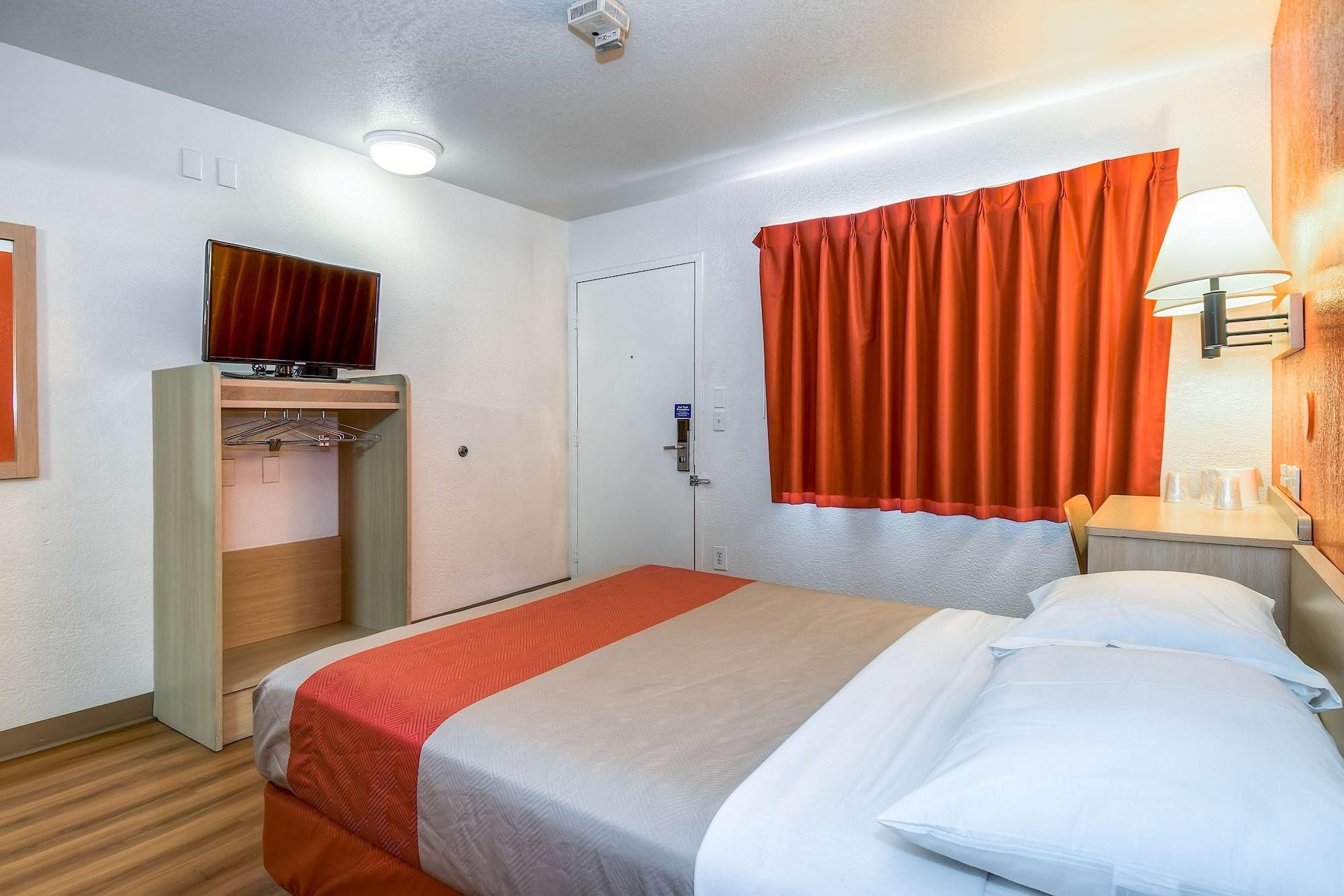 6-corona, Ca Hotel 2*