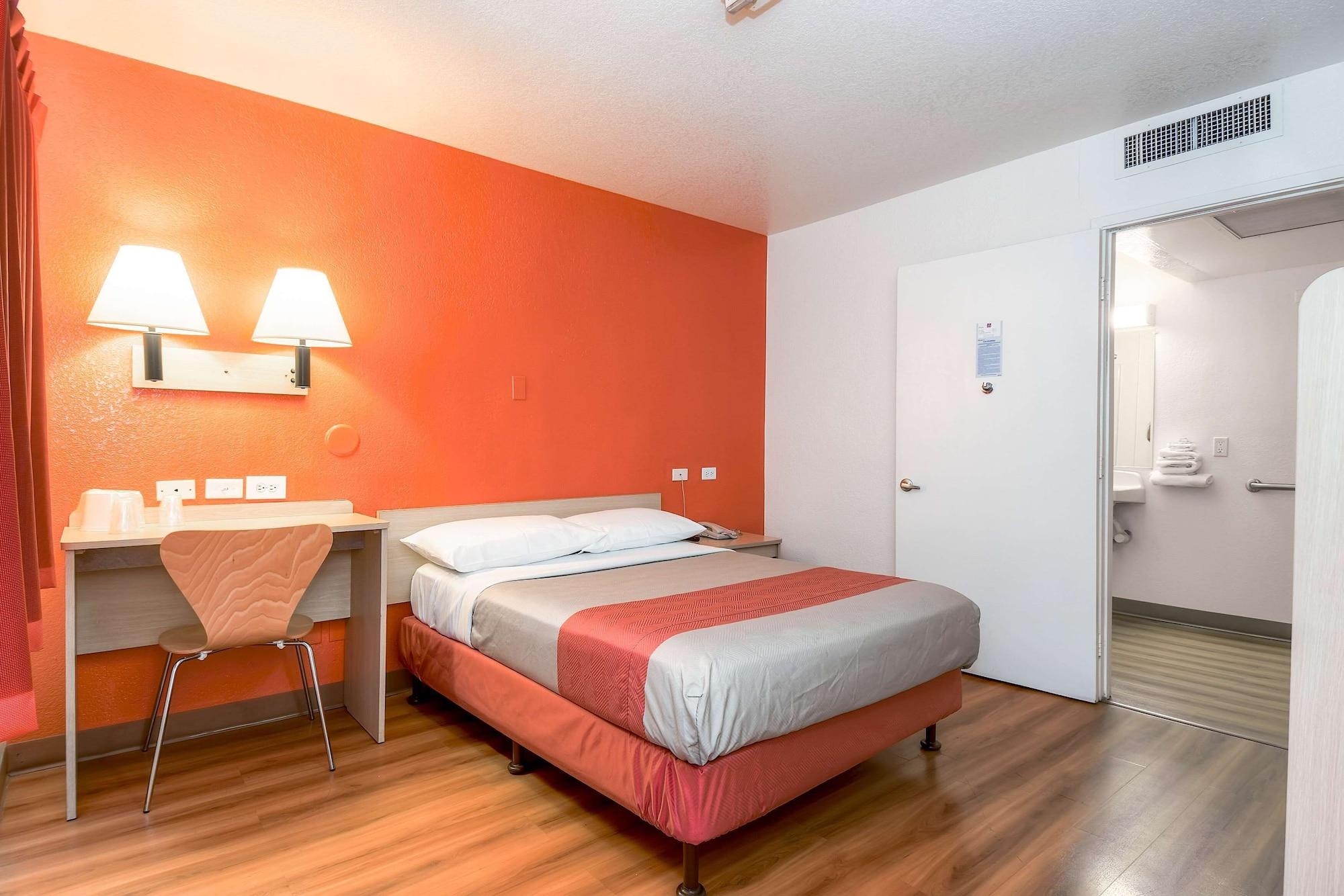 6-corona, Ca Hotel 2*