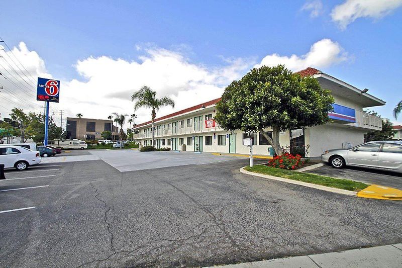 Hotel 6-corona, Ca