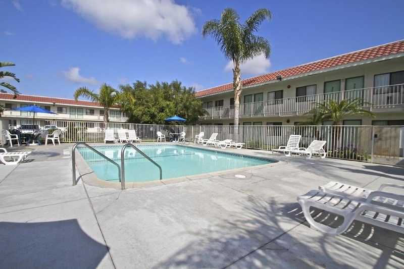 Hotel 6-corona, Ca